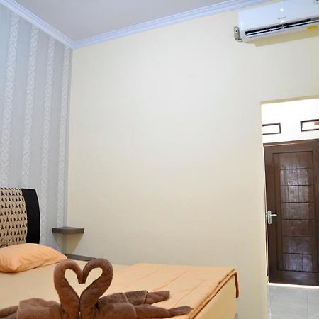 Haura Syariah Home Stay Bandar Lampung Esterno foto