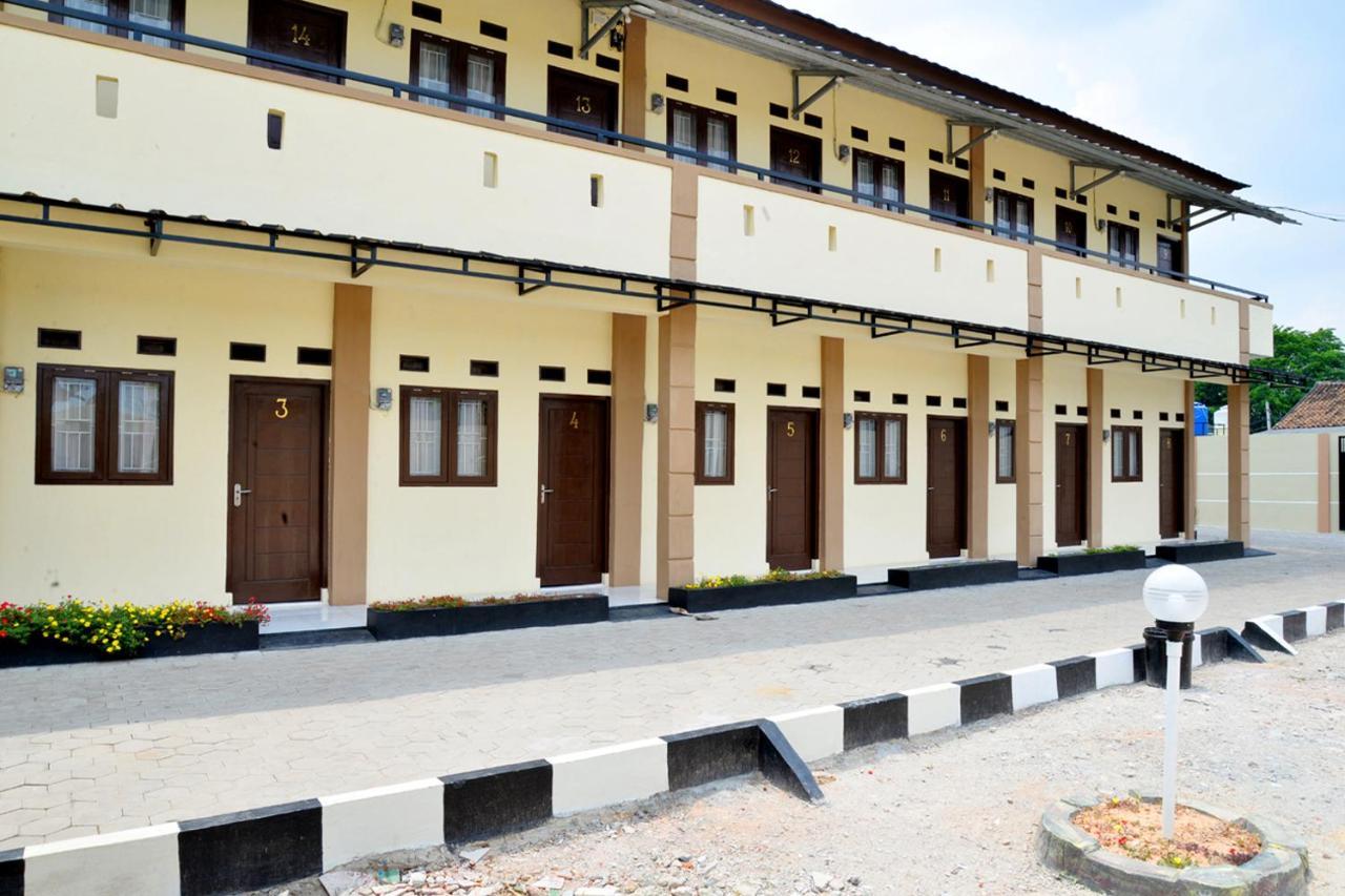Haura Syariah Home Stay Bandar Lampung Esterno foto