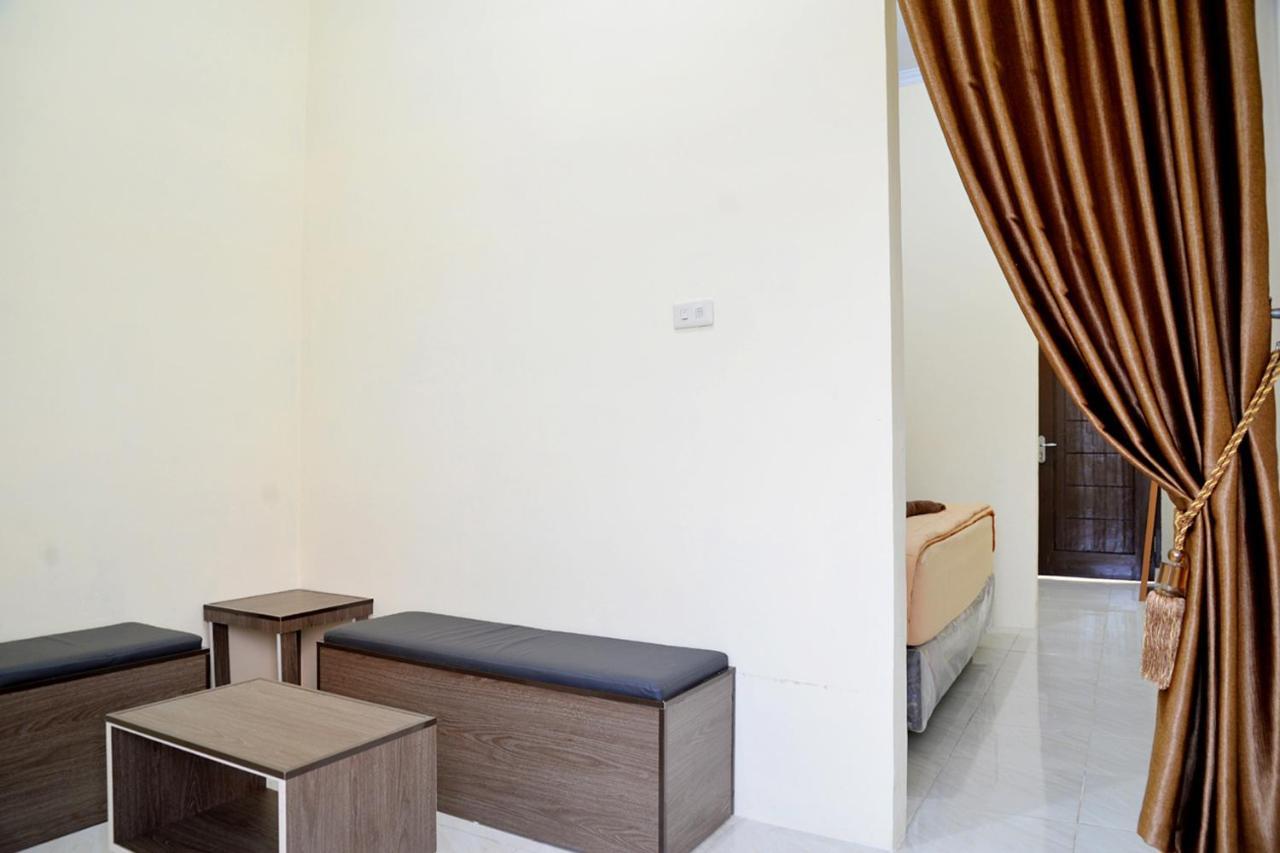 Haura Syariah Home Stay Bandar Lampung Esterno foto
