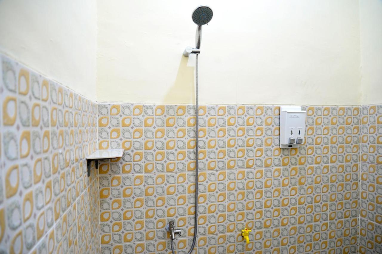 Haura Syariah Home Stay Bandar Lampung Esterno foto