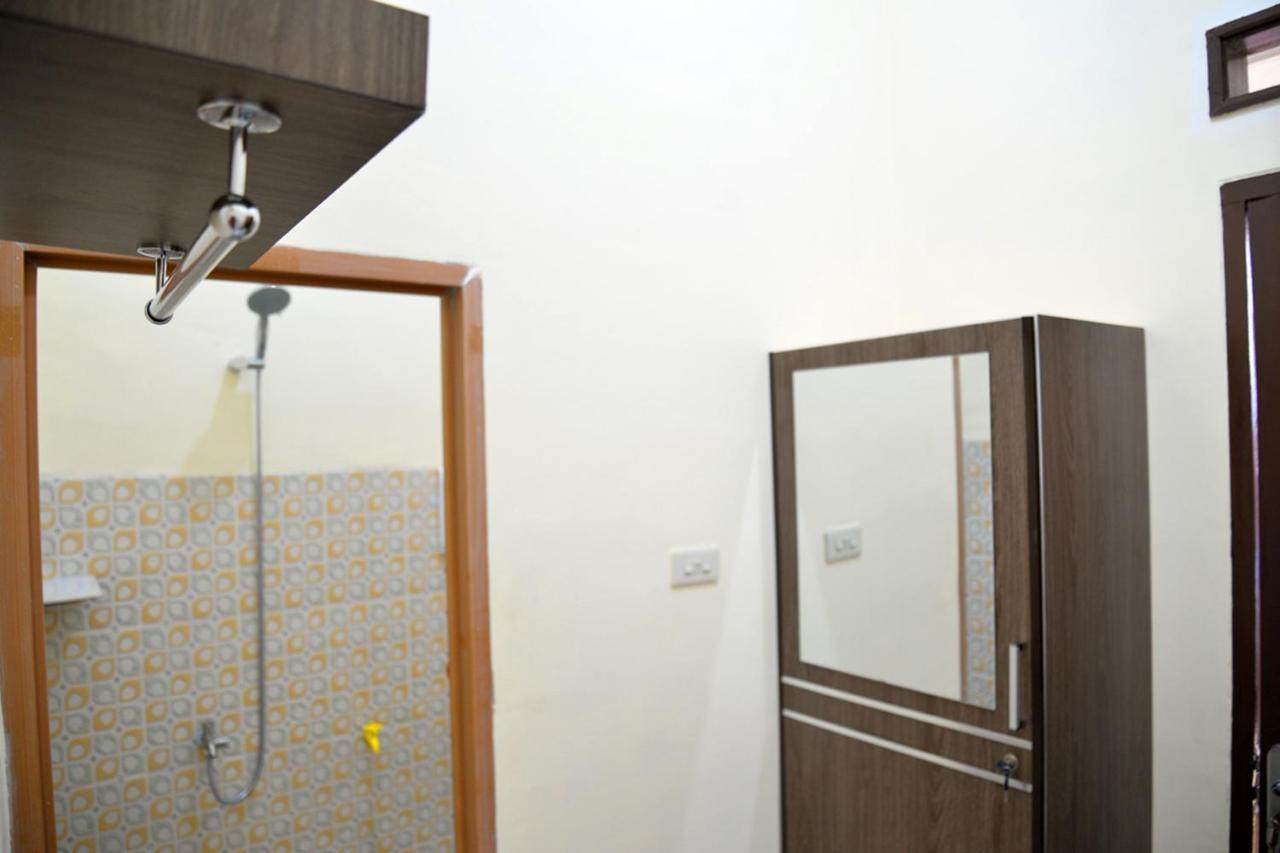Haura Syariah Home Stay Bandar Lampung Esterno foto
