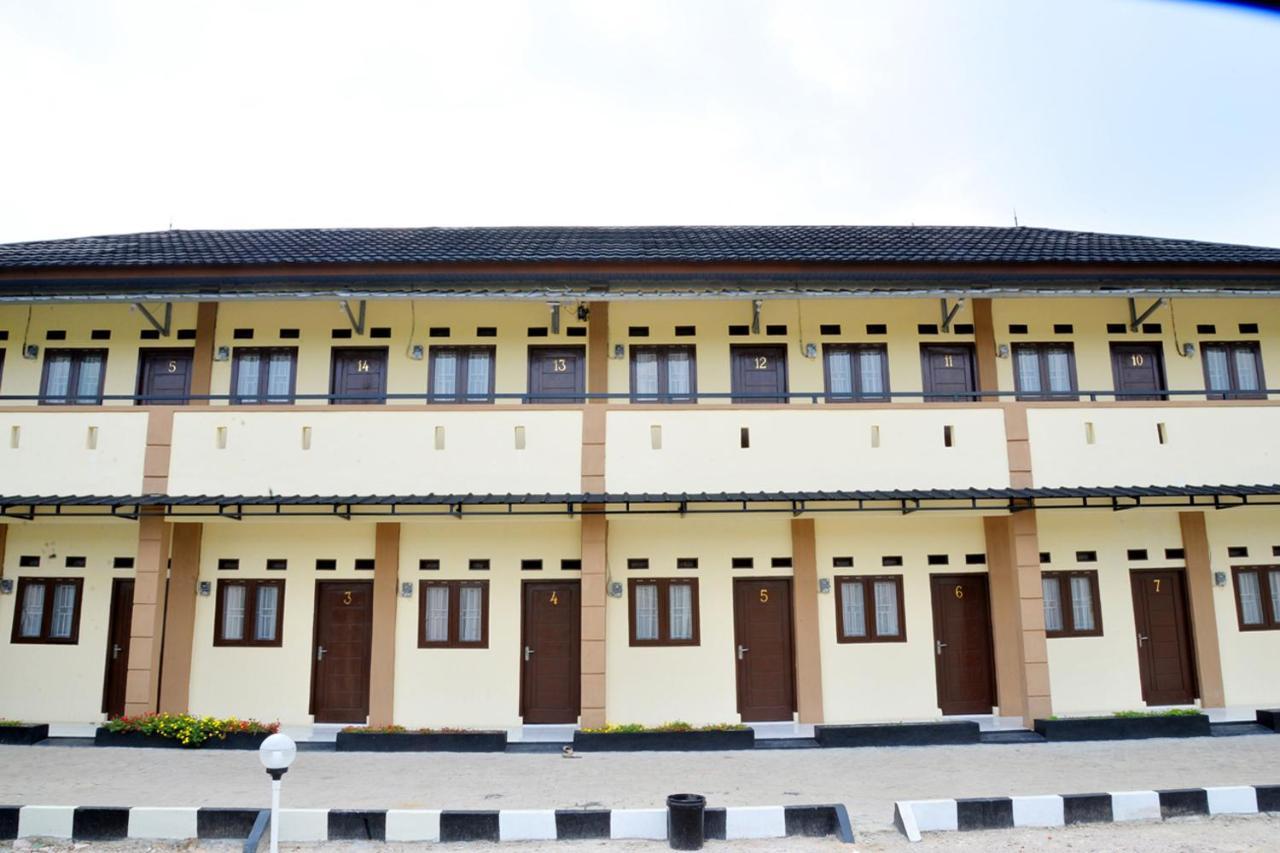 Haura Syariah Home Stay Bandar Lampung Esterno foto